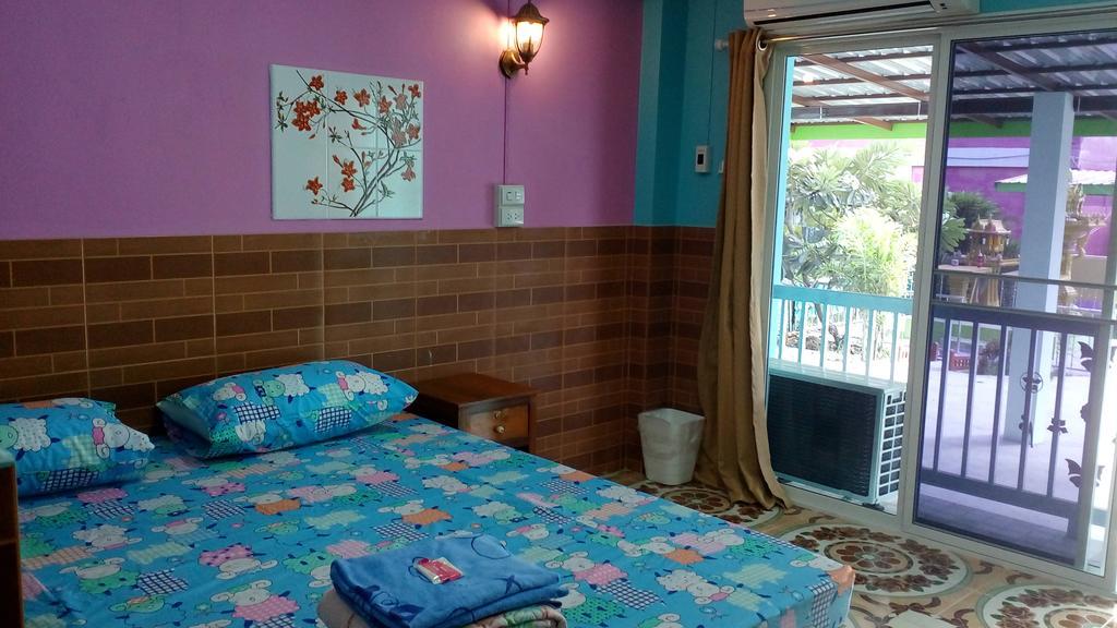 Rueangsrisiri Guesthouse 2 Sukhothai Bilik gambar
